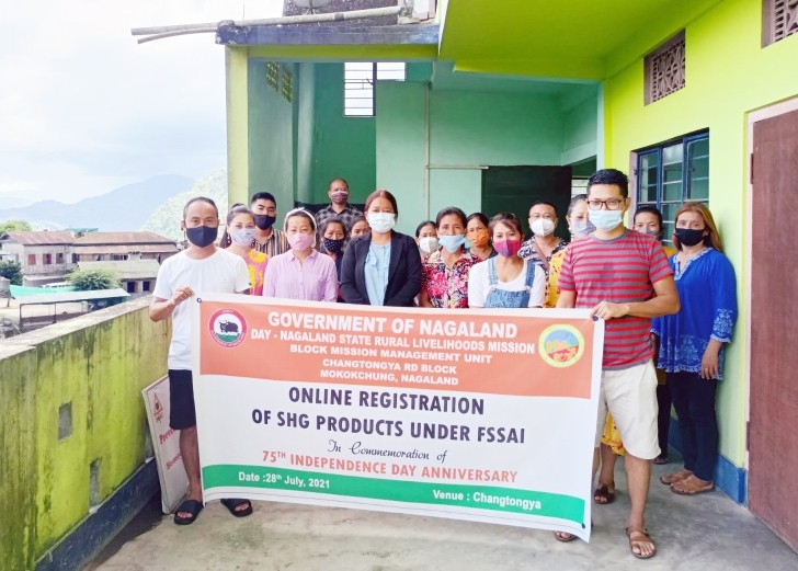 SHG members with FSO.